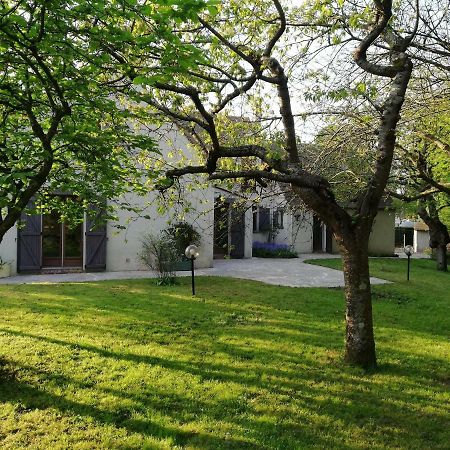 Отель Karmel Avenue Des 2 Chateaux Guermantes Экстерьер фото