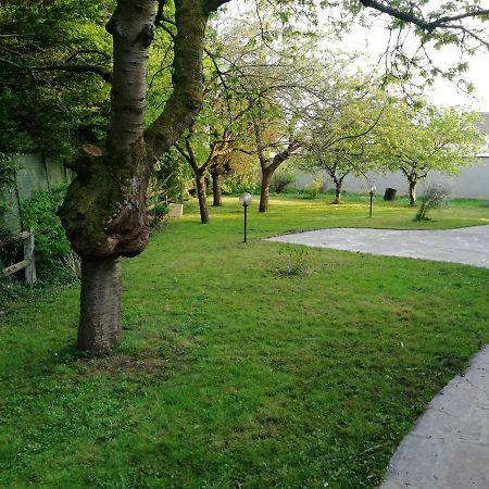 Отель Karmel Avenue Des 2 Chateaux Guermantes Экстерьер фото