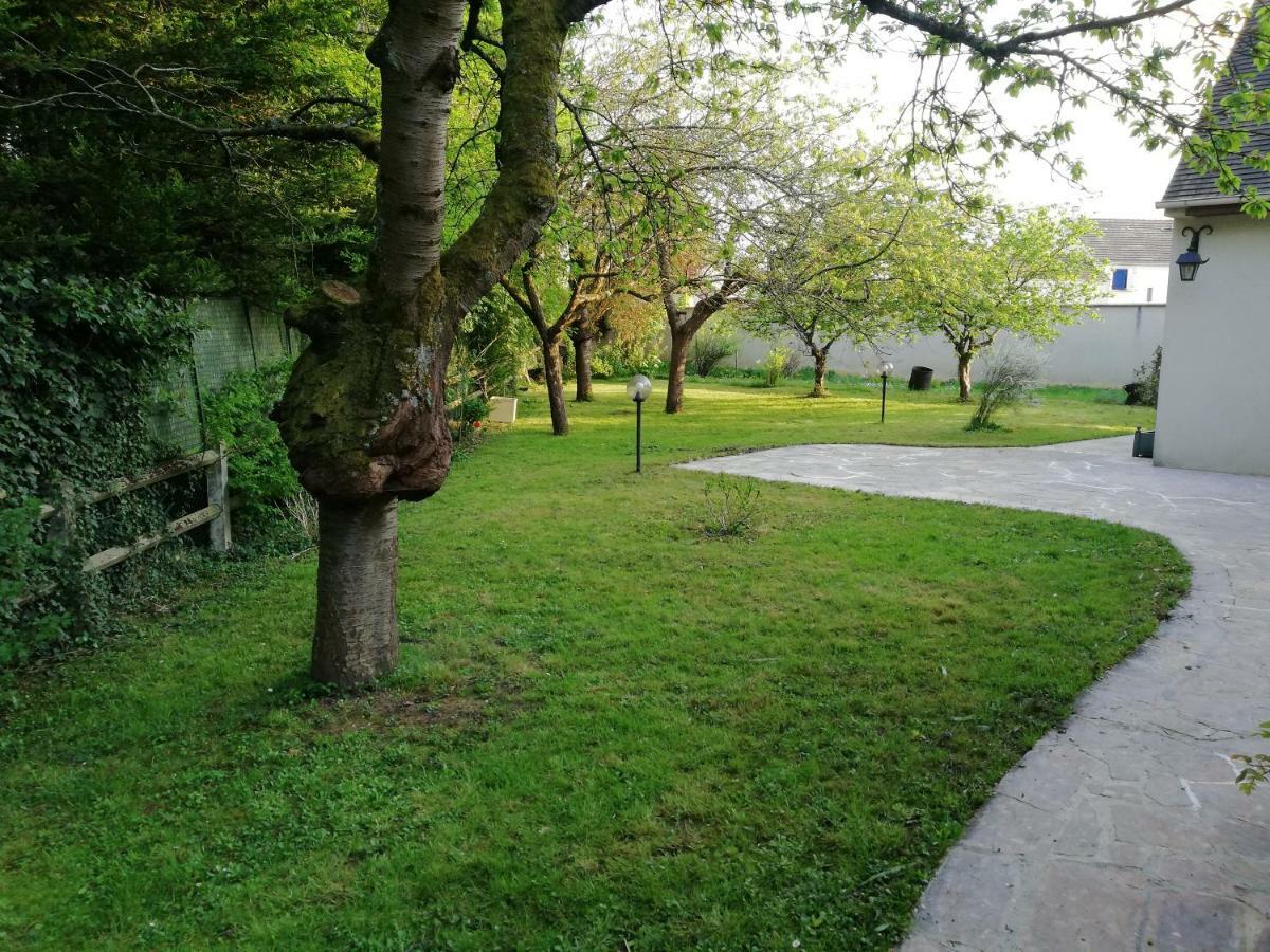 Отель Karmel Avenue Des 2 Chateaux Guermantes Экстерьер фото
